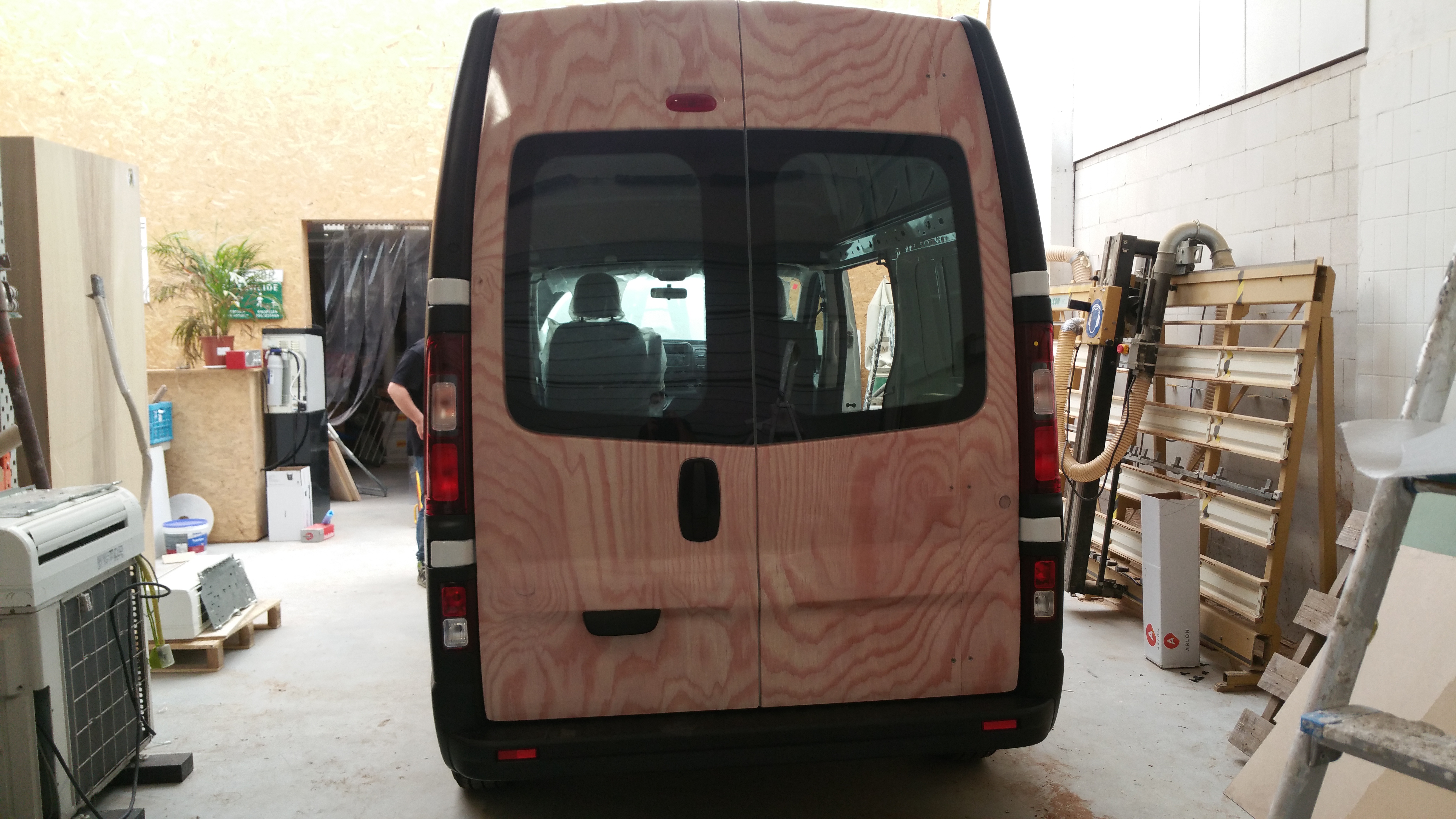 Wrapping belettering bus